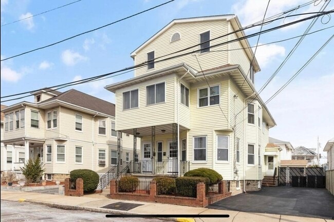 Building Photo - 21 Bradbury Ave Unit A