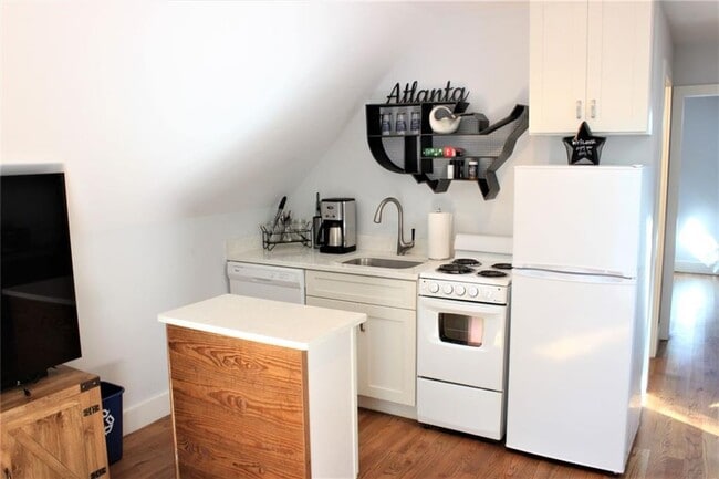 Building Photo - 644 Brownwood Ave SE