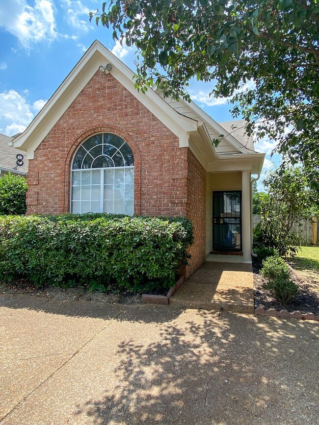Building Photo - 3 bed, 2 bath home near Shelby Farms in Co...