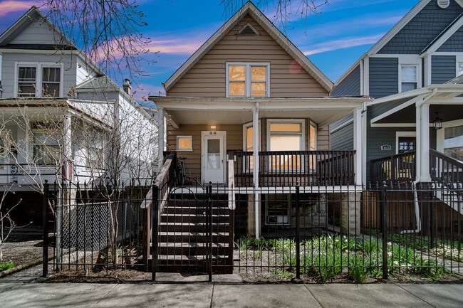 Building Photo - 4437 N Drake Ave