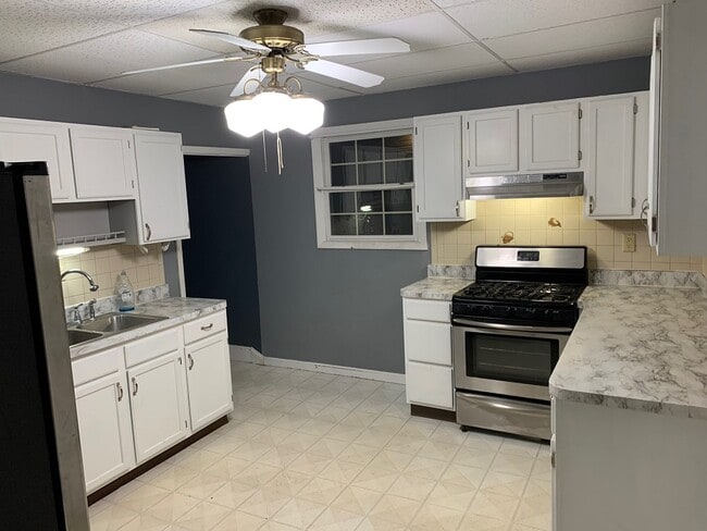 Photo - 745 E Benton St