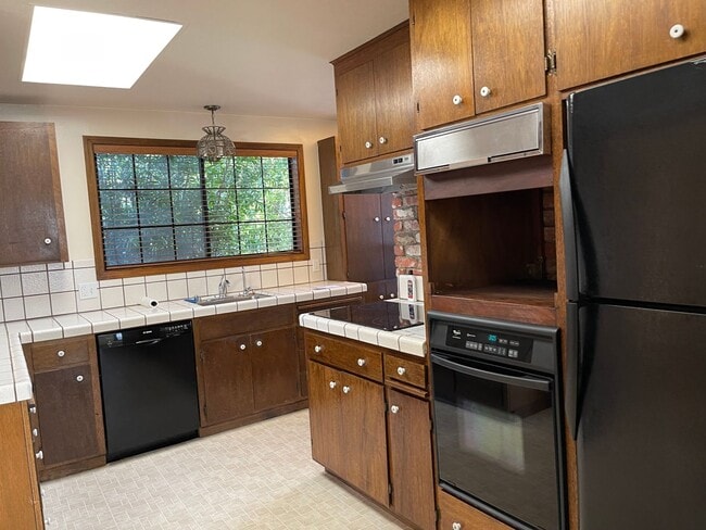 Photo - 535 Upham St