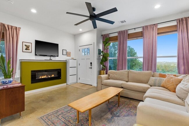 Photo - 326 Tahitian Dr