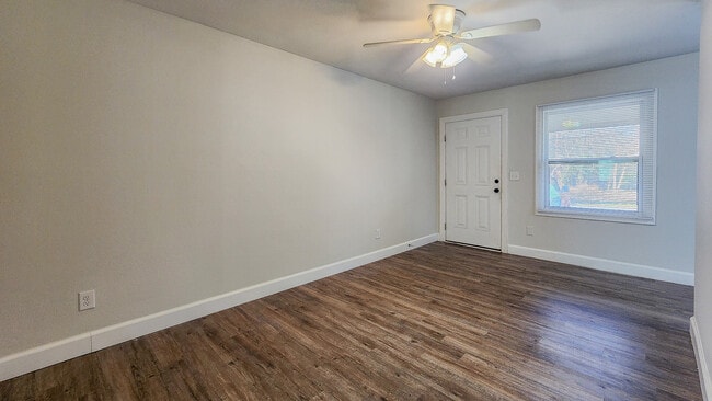 Photo - 1107 Melvin Dr Unidad C