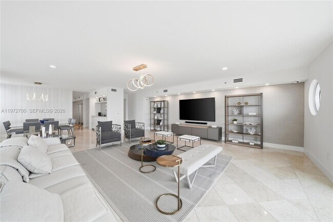 5801 Collins Ave Unit 700