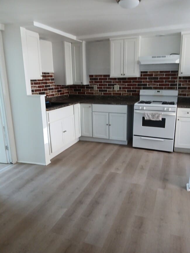 Building Photo - 18 Charles St Unit 1