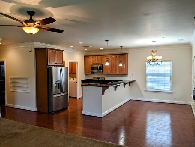 Photo - 405 E Main St