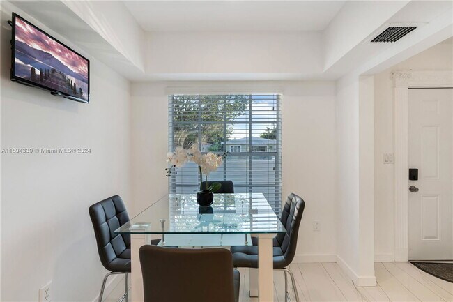 Photo - 9165 Harding Ave