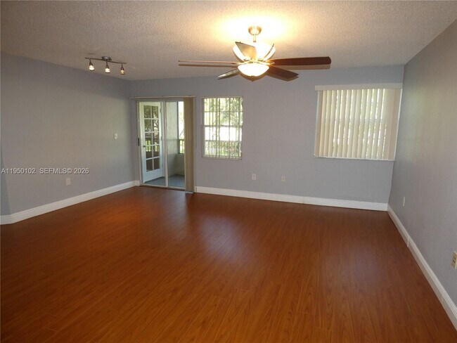 Photo - 2810 N Oakland Forest Dr Unit 204