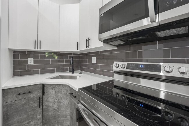 Photo - 1237 N 60th St Unit 2R