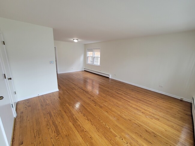 Photo - 5809 N Whipple St Unidad 1