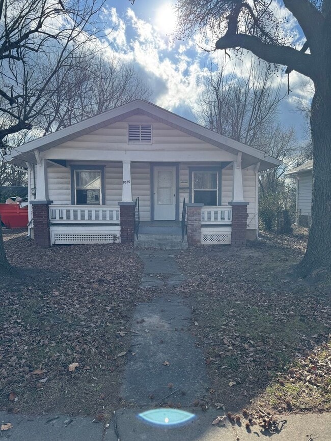 Building Photo - 3 bedroom/1 bath house