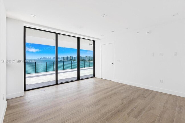 1930 Bay Dr Unit 1