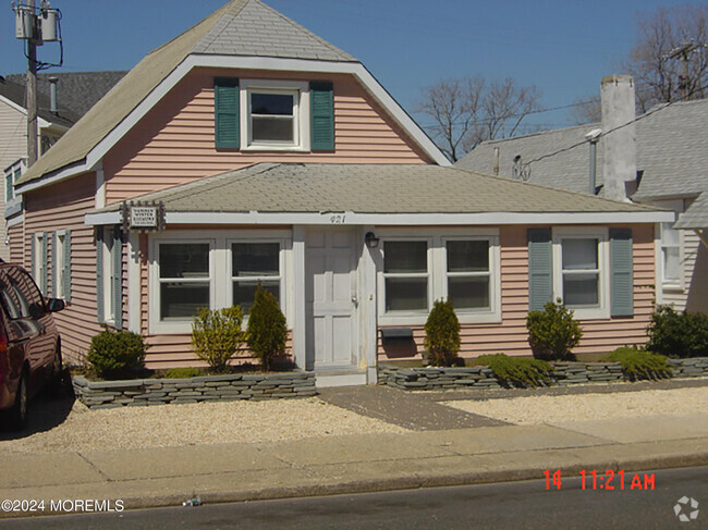 Building Photo - 421 1st Ave Rental