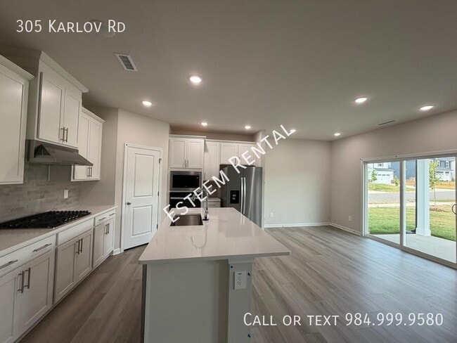 Photo - 305 Karlov Rd