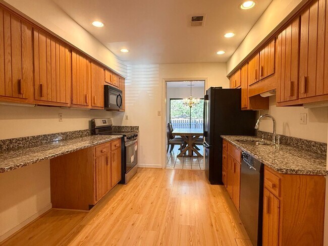 Photo - 71 Oak Knoll Dr