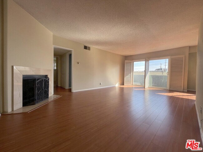 Photo - 1262 S Barrington Ave Condo Unit 208