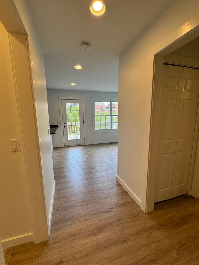 Photo - 1453 Oxford Pl