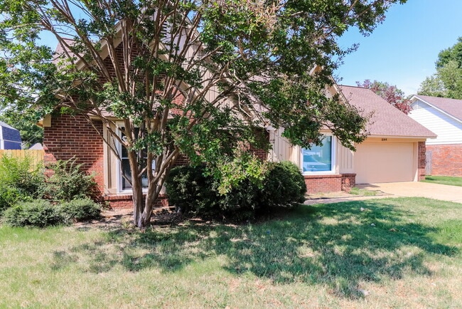 Photo - 8144 Creekside Cir N