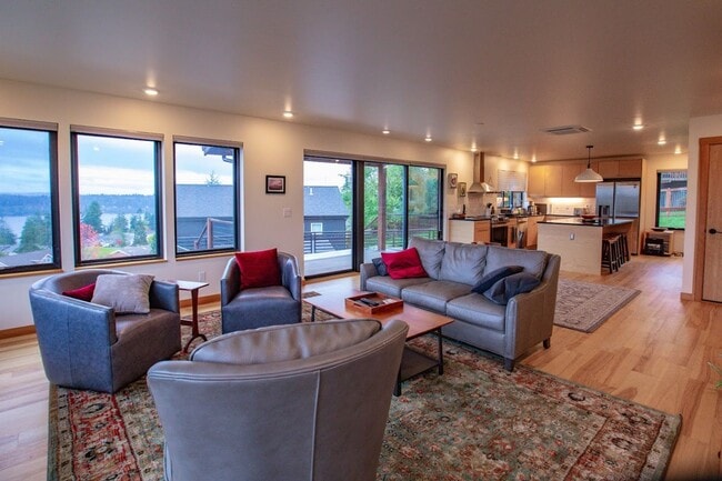 Photo - Stunning Holmes Harbor Home and Pet Friendly!