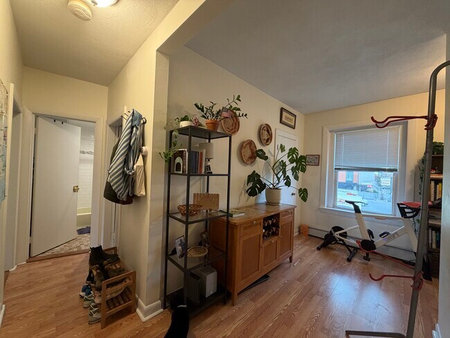 Building Photo - 2 Central St Unit #4