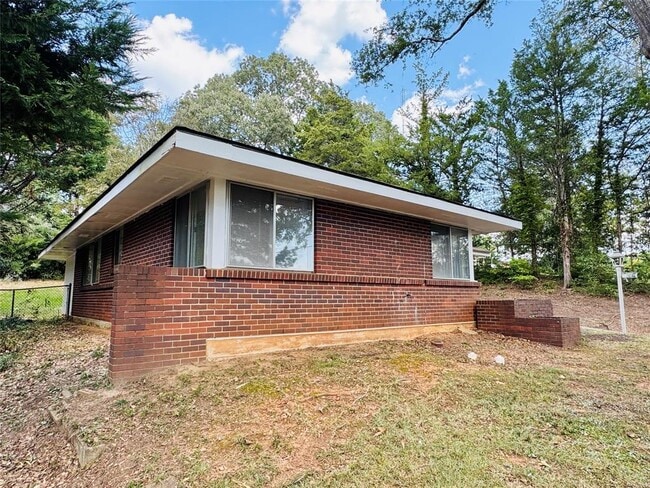 Photo - 807 Gillespie St