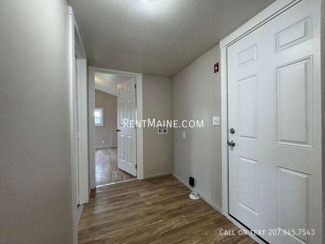 Photo - 108 D St
