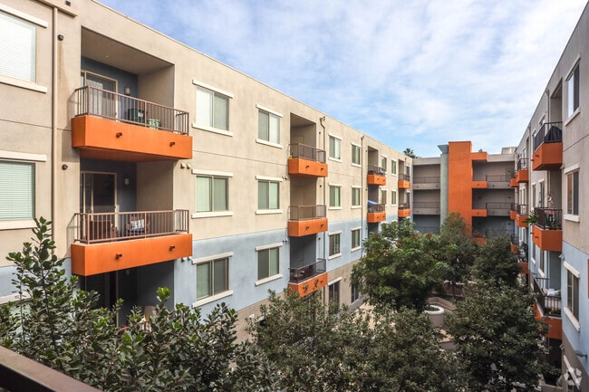 6940 Sepulveda