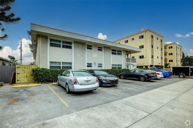 Building Photo - 1740 Funston St Unit 3 Rental