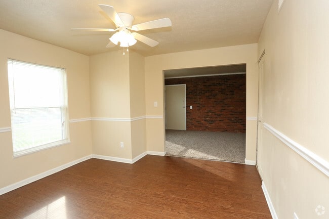 2BR, 1BA - 985 SF - Dining Area