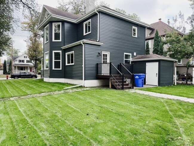 Photo - 403 8th Ave S Unidad Whole