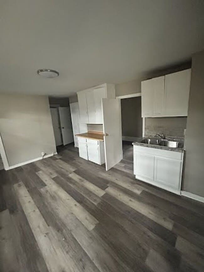 Building Photo - 1532 South 13th Street Unit #3 Rear Cottage