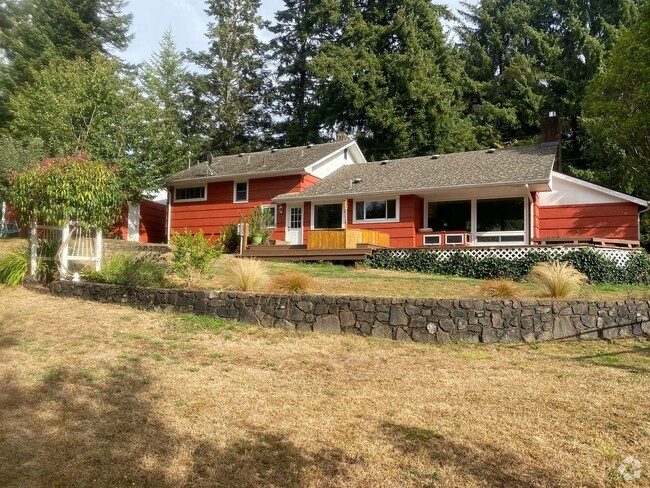 Building Photo - A peaceful oasis in charming North Bend, O... Rental