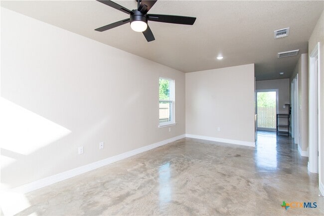 Photo - 806 Wide Mdw Dr