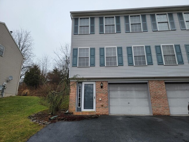 Photo - 673 Rockwood Dr