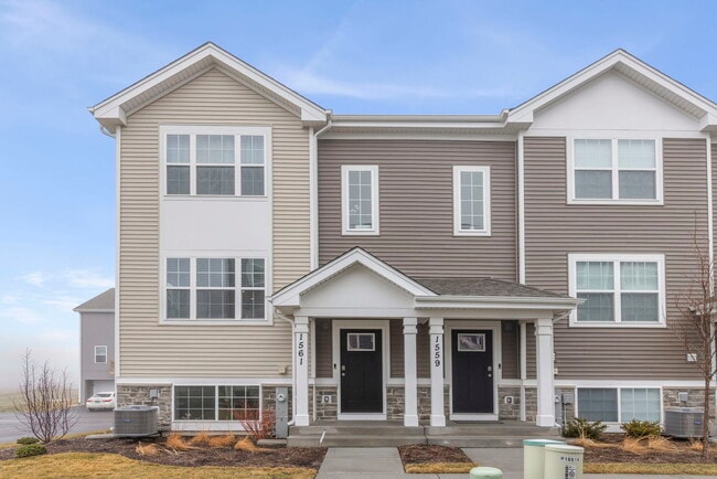 Building Photo - 1561 Sequoia Wy