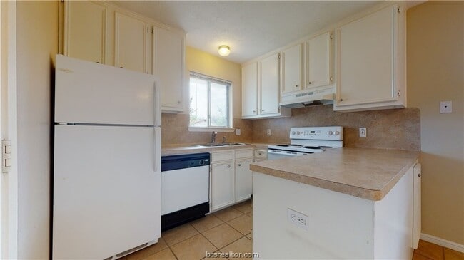 Photo - 1702 Lawyer St Unit A