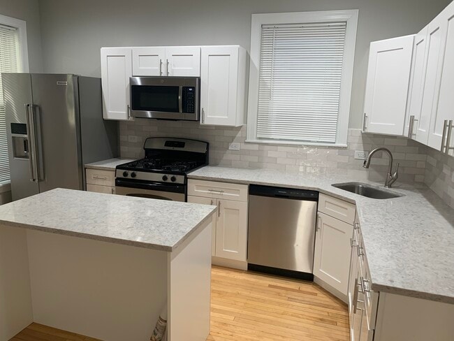 Photo - 2744 W Cortland St