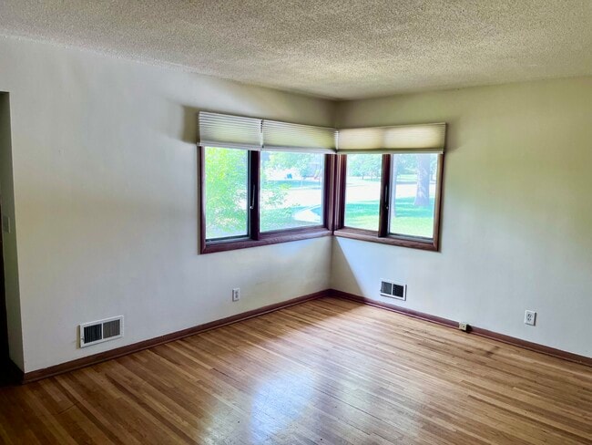 Living room - 4206 Valley View Rd