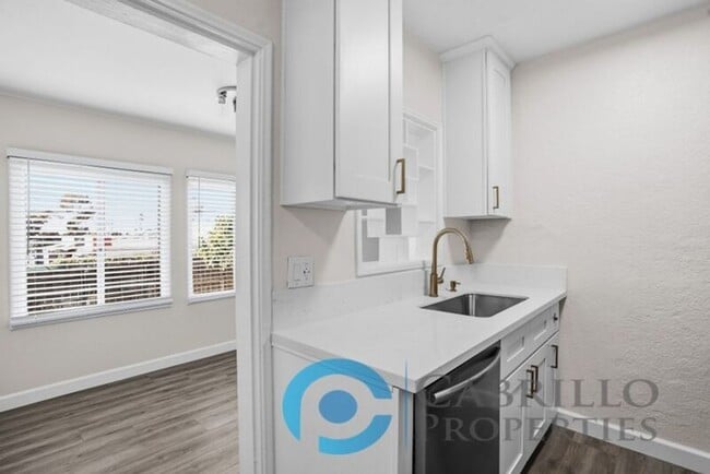 Photo - 2412 Chicago St