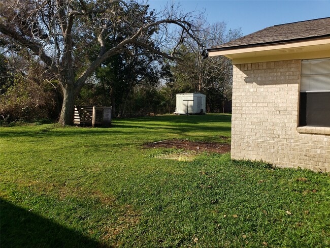 Photo - 733 W Live Oak St