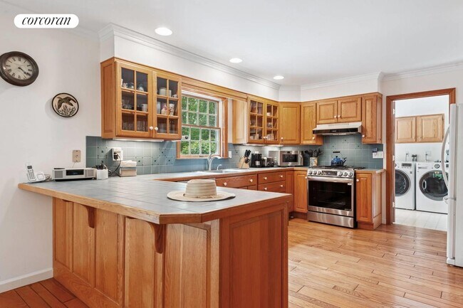 Photo - 330 Sprig Tree Path