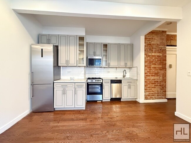 Building Photo - Crown Heights 2-Bed