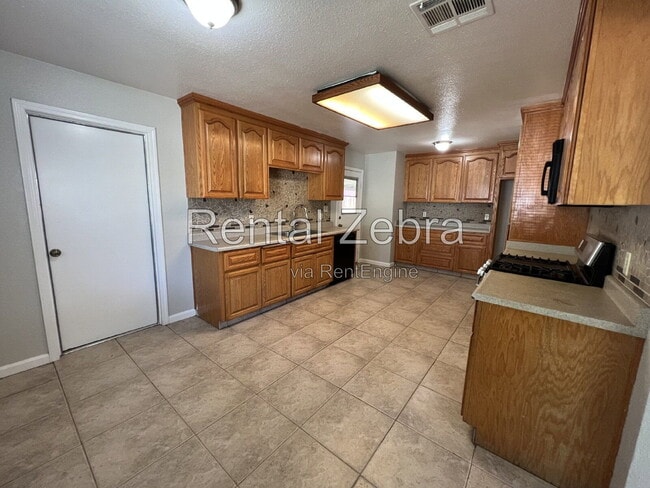 Photo - 317 Knutson St