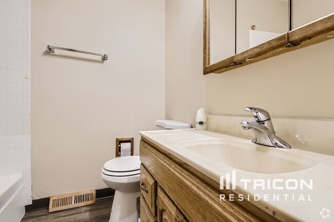 Building Photo - 3327 D Hutchinson Rental
