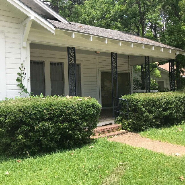 Photo - 307 E Texas Ave House