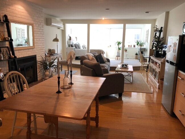 Building Photo - 1926 Lombard St Unit Studio 2. floor