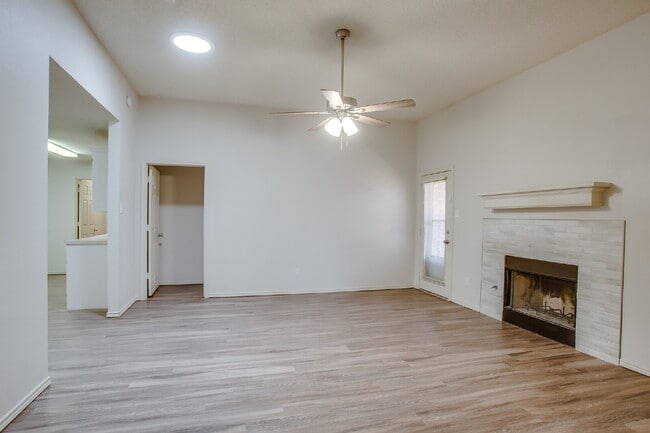 Photo - Spacious 3/2/2 Duplex!