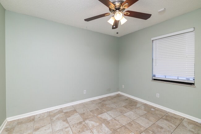 Photo - 928 Chip Cove Ln