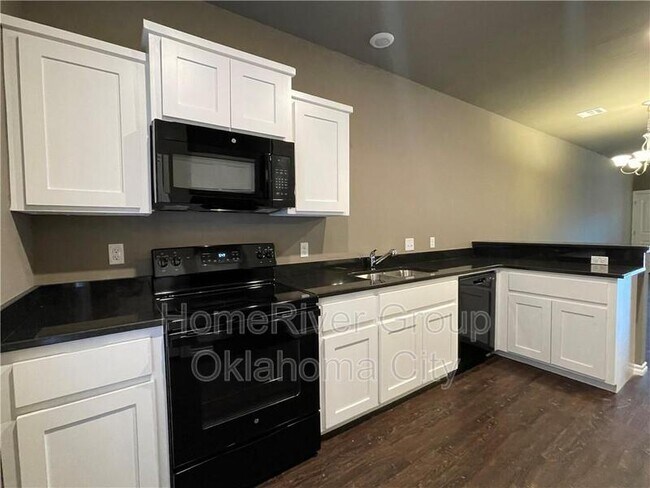 Photo - 919 SW 91st St